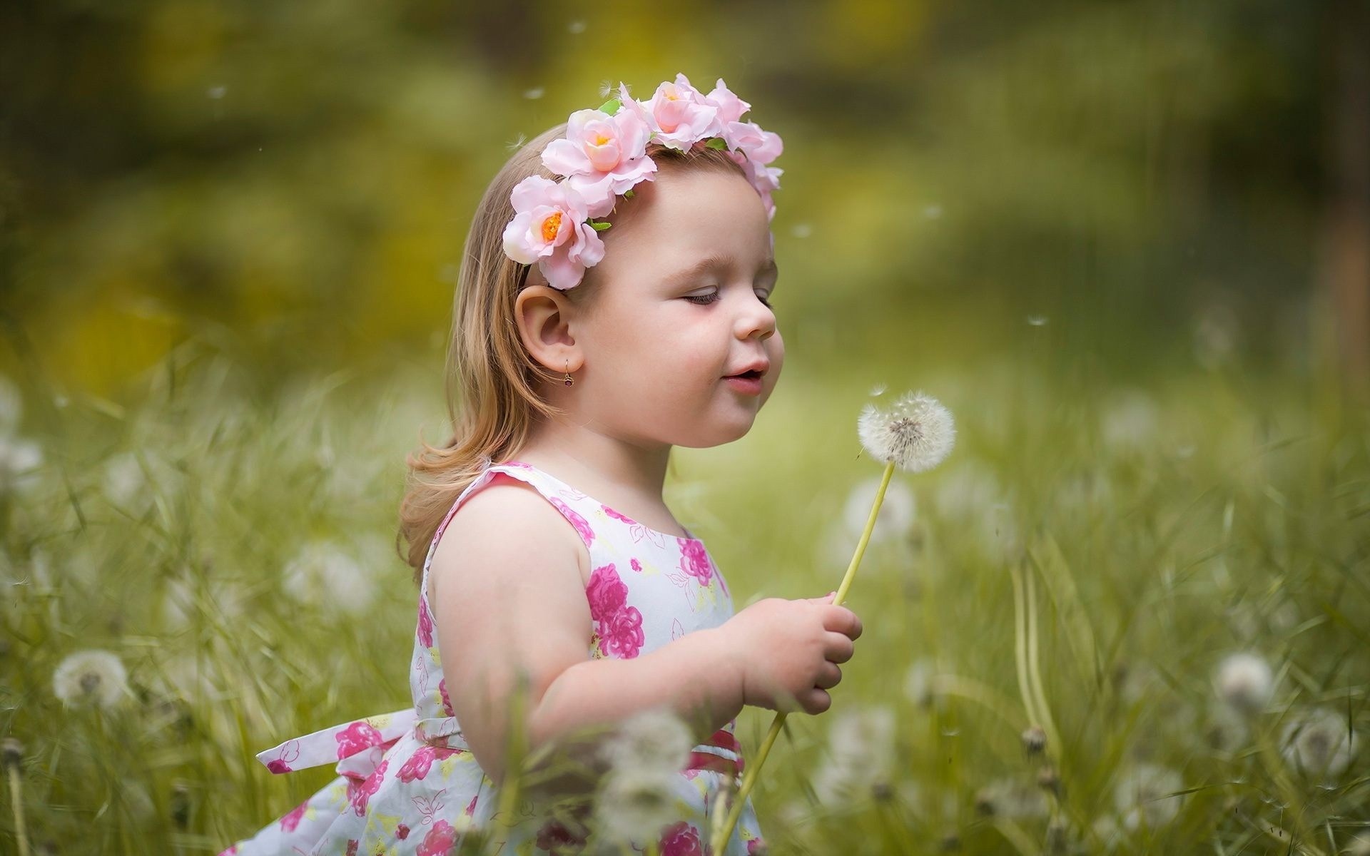 Beautiful Baby Girl Hd Wallpapers 1080p Yokwallpapers - Cute Babies With Flowers , HD Wallpaper & Backgrounds