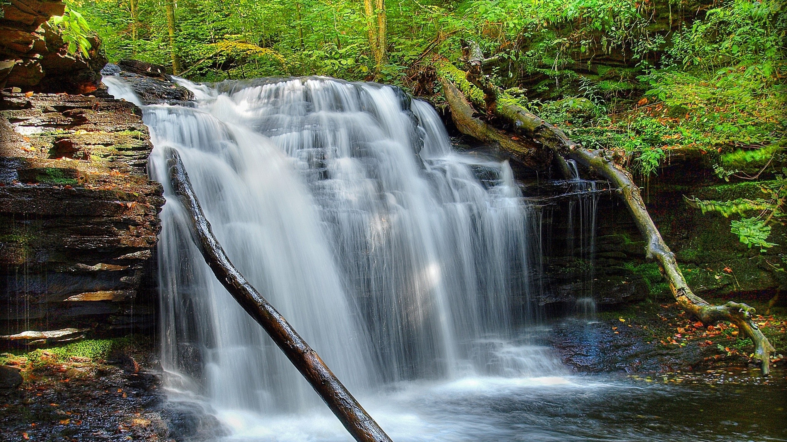 Soothing Waterfall Wallpaper - Waterfall , HD Wallpaper & Backgrounds