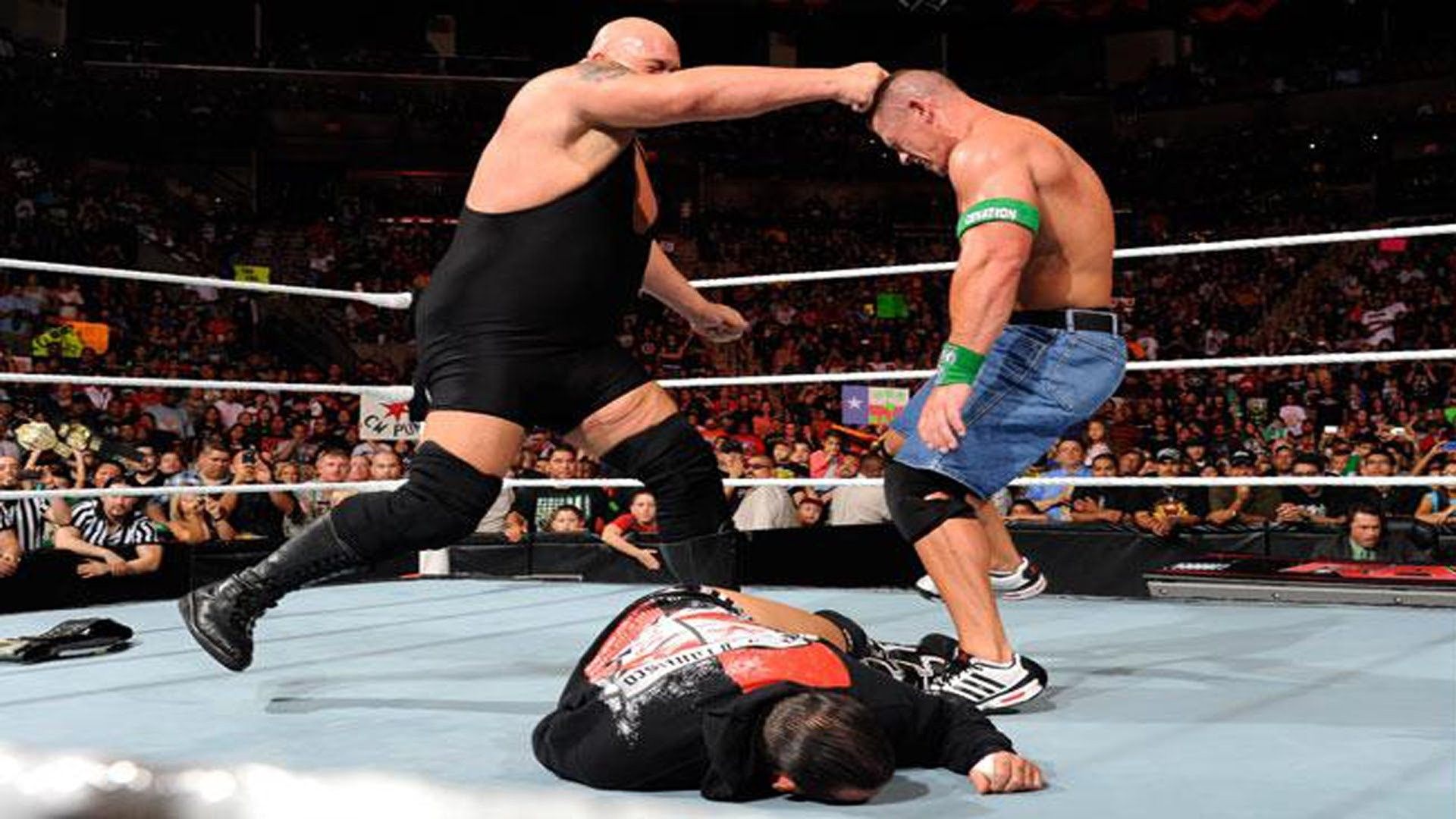 Big Show And John Cena Fight In Wwe Hd Wallpapers Of - John Cena Cargando A Big Chop , HD Wallpaper & Backgrounds