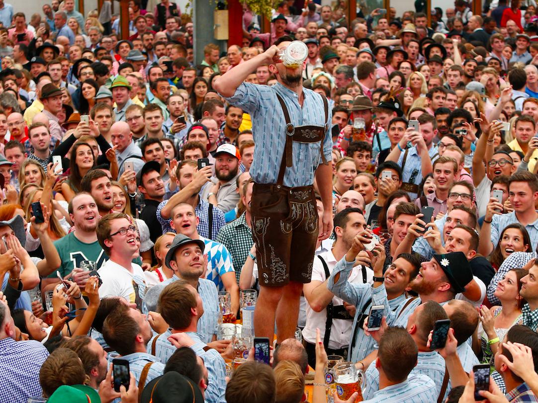 Oktoberfest Wallpaper - Oktoberfest Munich Beer Festival , HD Wallpaper & Backgrounds