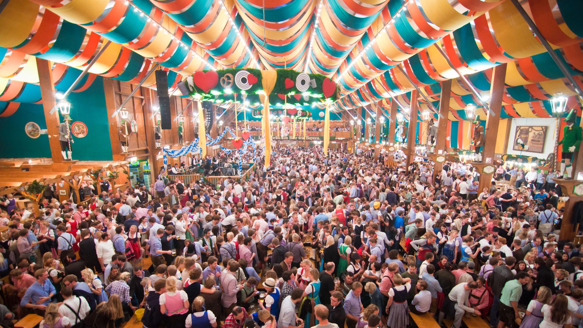 This Is How Much A Beer Will Set You Back At Oktoberfest - Oktoberfest Dubai 2018 Grand Hyatt , HD Wallpaper & Backgrounds