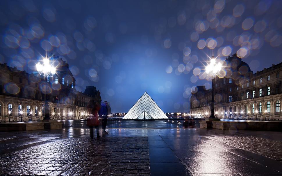 The Louvre Louvre Pyramid Buildings Paris Night Light - Paris In Light Rain , HD Wallpaper & Backgrounds