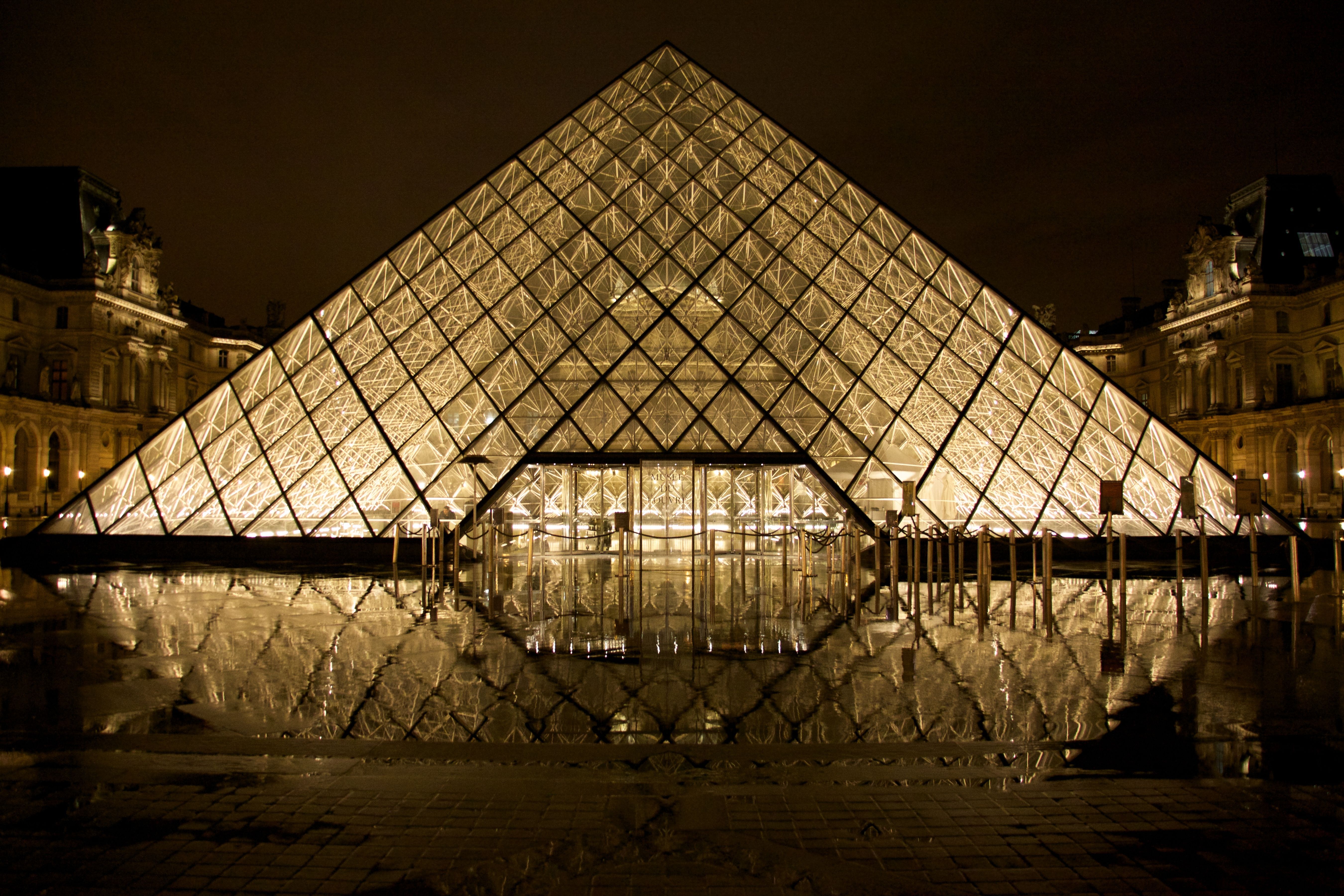 The Louvre Pyramid 5k - Art And Architecture Of Europe , HD Wallpaper & Backgrounds