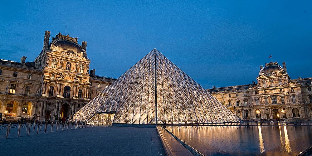 The Louvre Pyramid In Paris Wallpaper Wall Mural - Louvre Pyramid , HD Wallpaper & Backgrounds