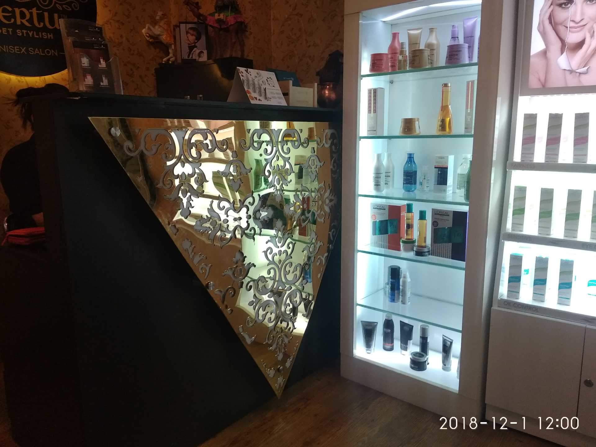 Vertu Salon Photos, Padle, Mumbai - Display Case , HD Wallpaper & Backgrounds