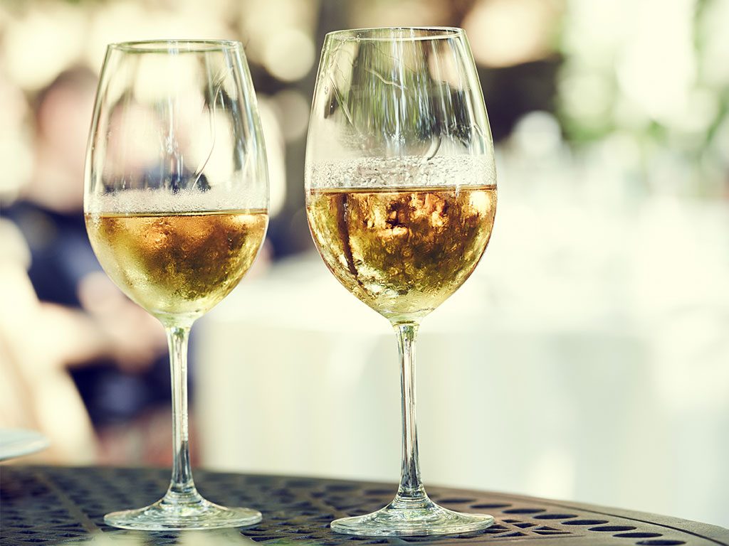 Top 10 Best Chardonnays Under $10 - Wine Glass , HD Wallpaper & Backgrounds