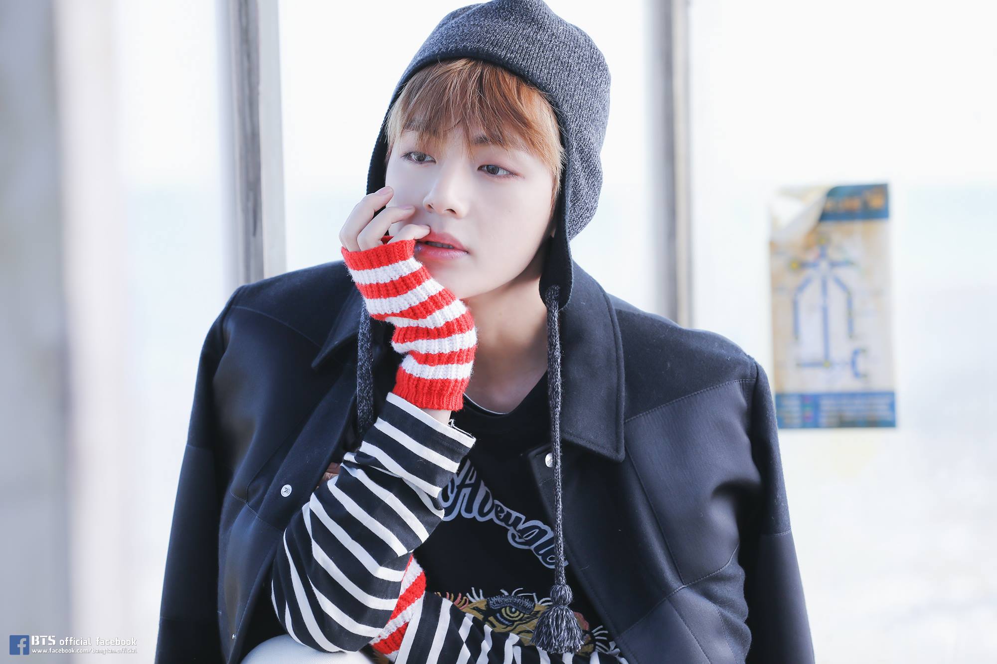 Asiachan/bangtan Boys/v /wallpaper - You Never Walk Alone Bts Taehyung , HD Wallpaper & Backgrounds