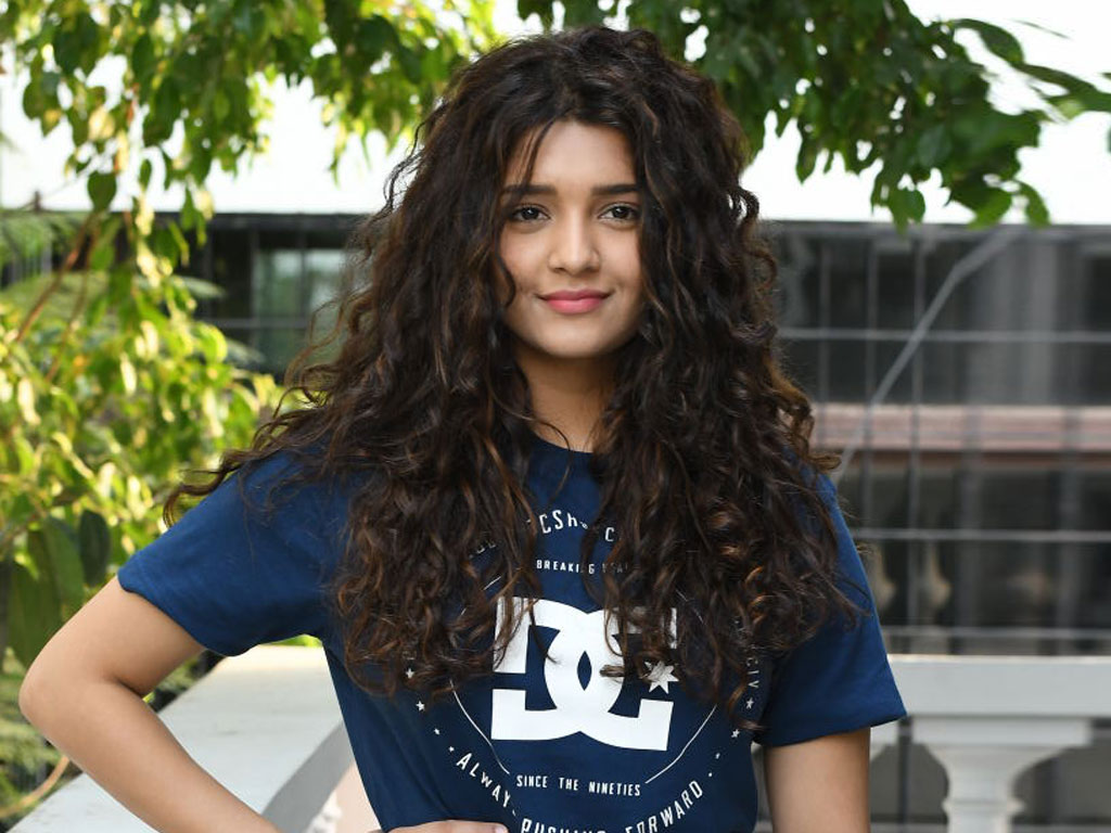Ritika Singh - 23 Year Old Indian Actress , HD Wallpaper & Backgrounds