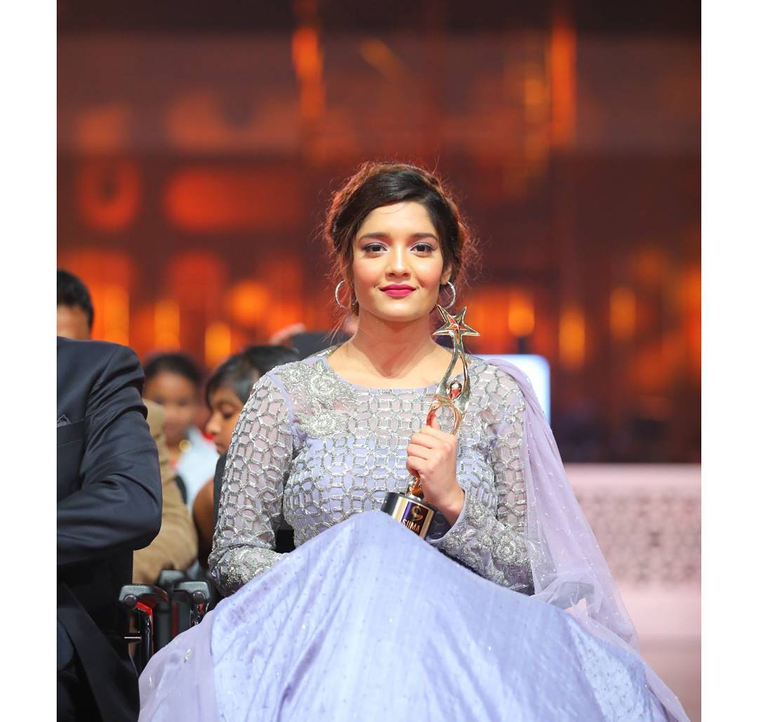 Beautiful Ritika Singh Photos At Award Show - Girl , HD Wallpaper & Backgrounds