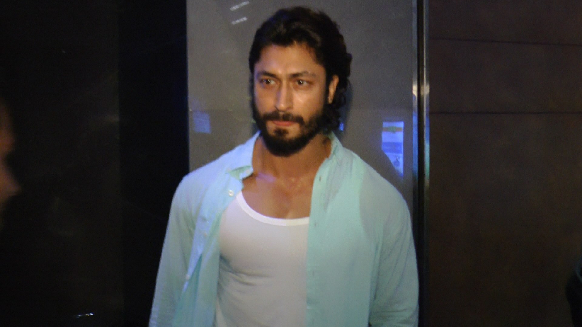 'commando 2' Bigger, Better - Vidyut Jamwal Commando 3 , HD Wallpaper & Backgrounds