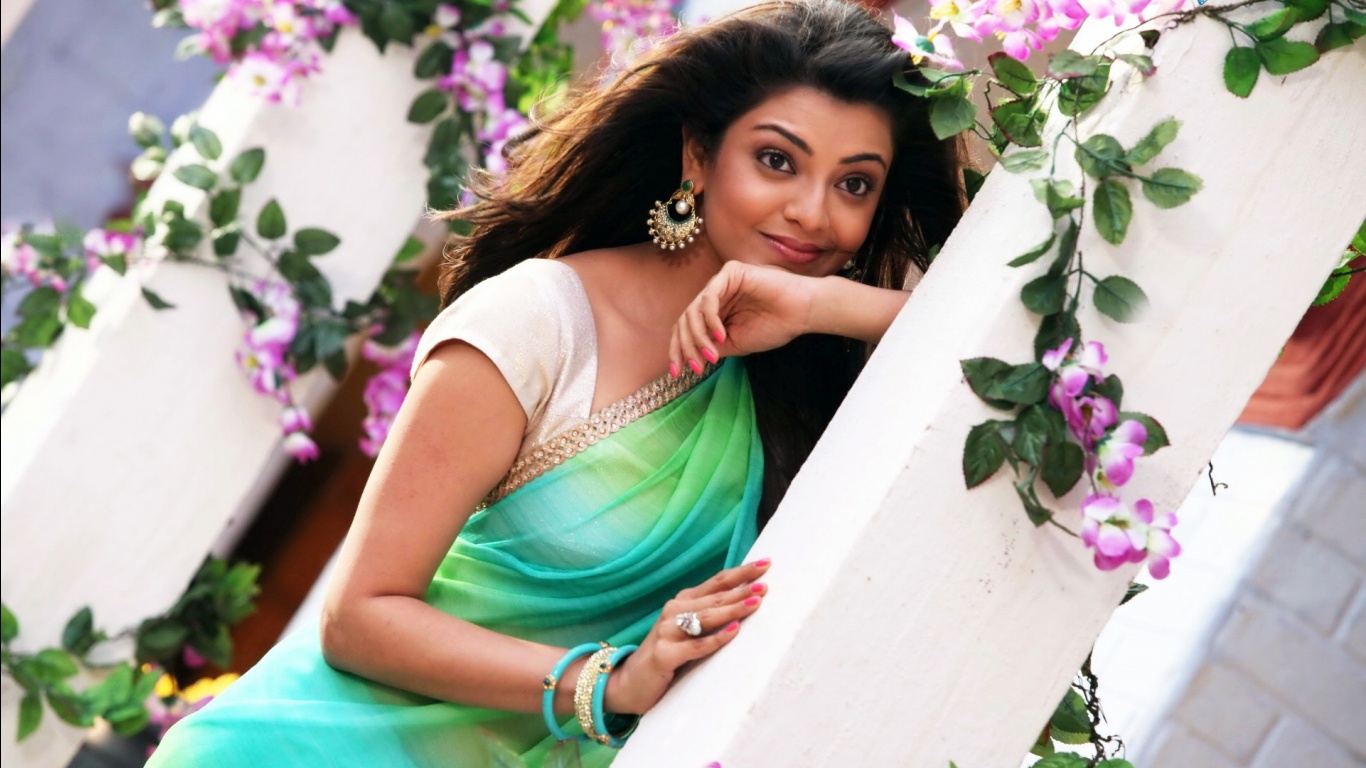 Hd Background Kajal Agarwal In Jilla Movie Green Saree - Kajal Photos Hd Telugu , HD Wallpaper & Backgrounds