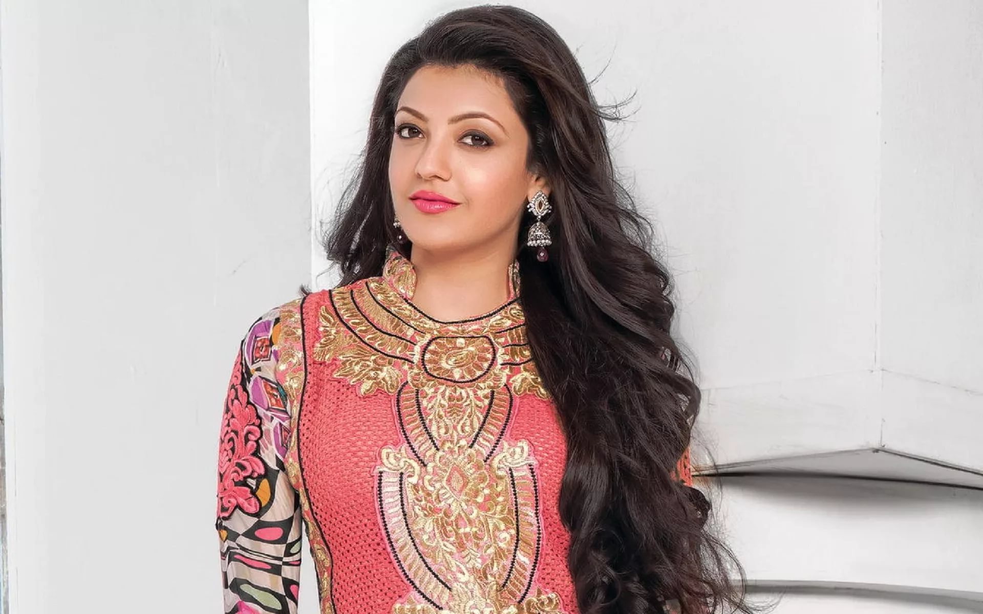 Kajal Agarwal Wallpapers - Kajal Agarwal New Photos Hd , HD Wallpaper & Backgrounds