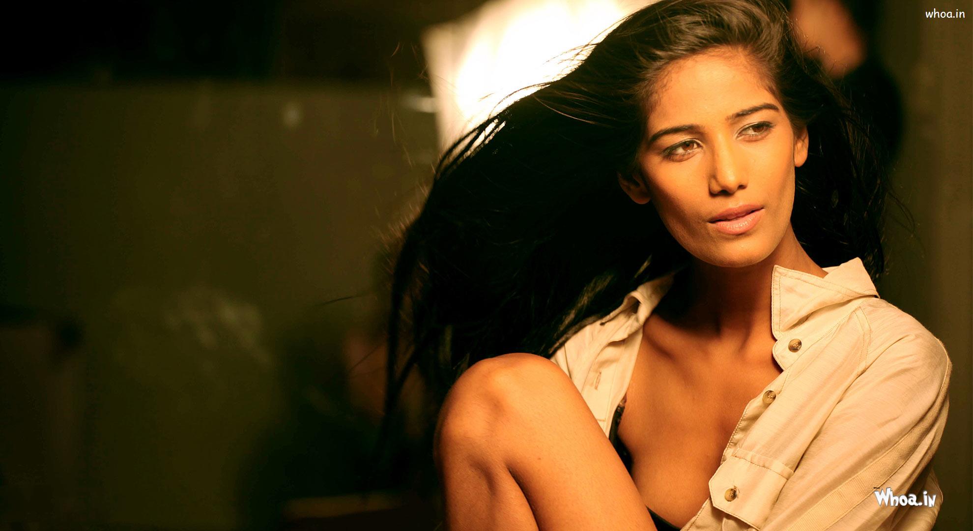 Download - Poonam Pandey White Shirt , HD Wallpaper & Backgrounds