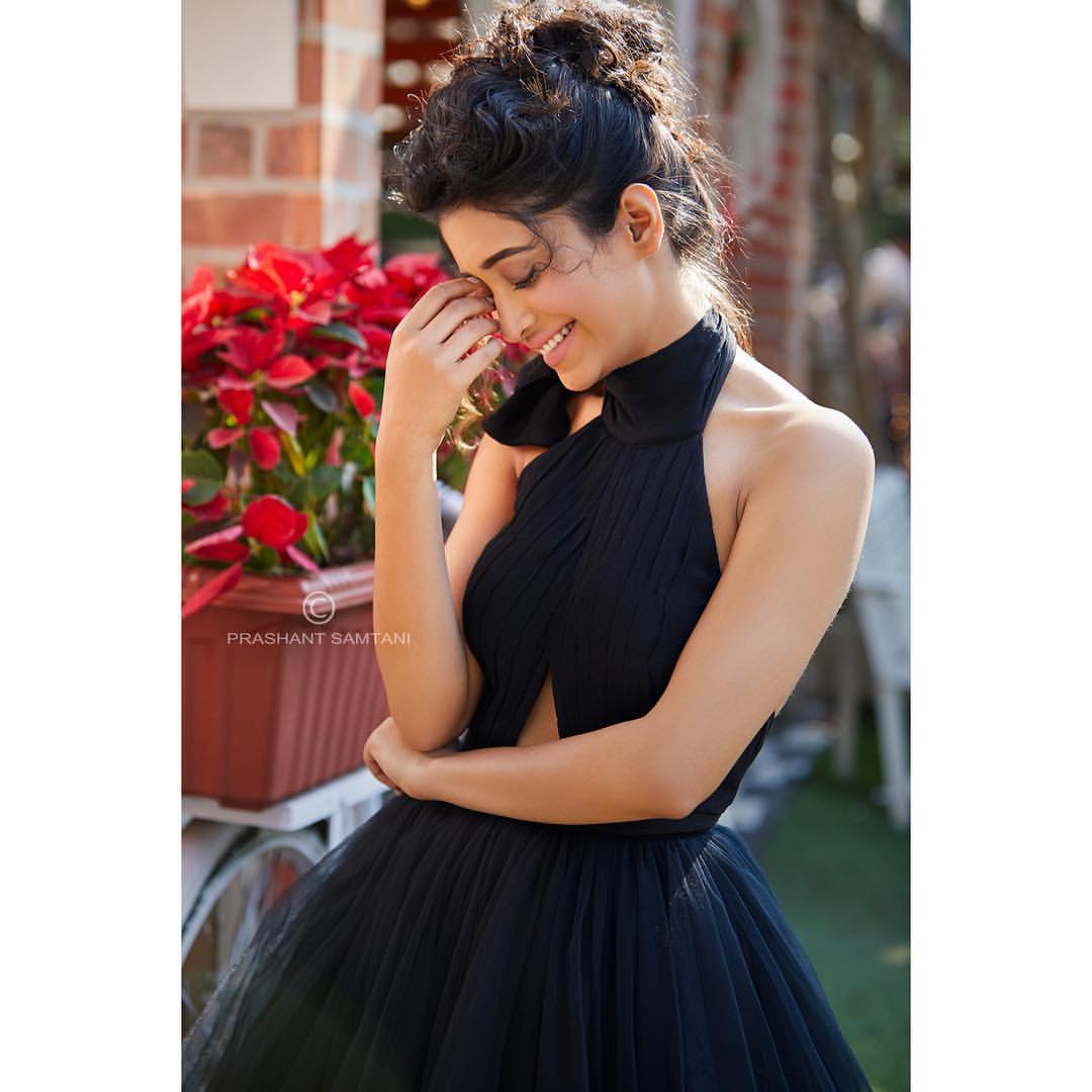 About A Year Ago Source - Shivangi Joshi In Gown , HD Wallpaper & Backgrounds