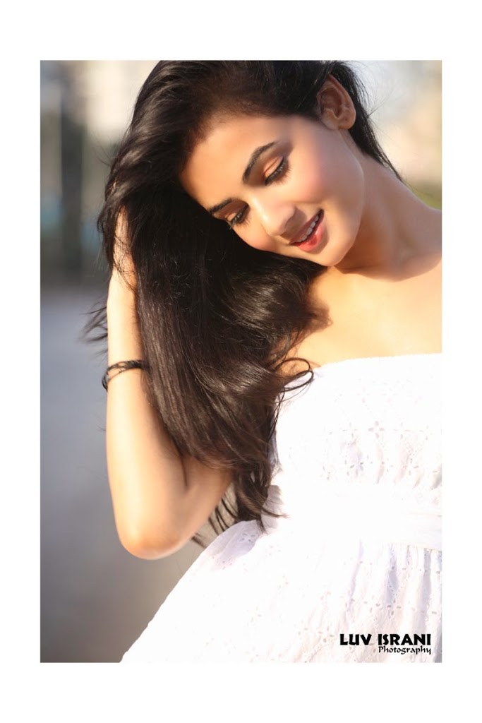 Sonal Chauhan Hd Wallpaper - Sonal Chauhan , HD Wallpaper & Backgrounds