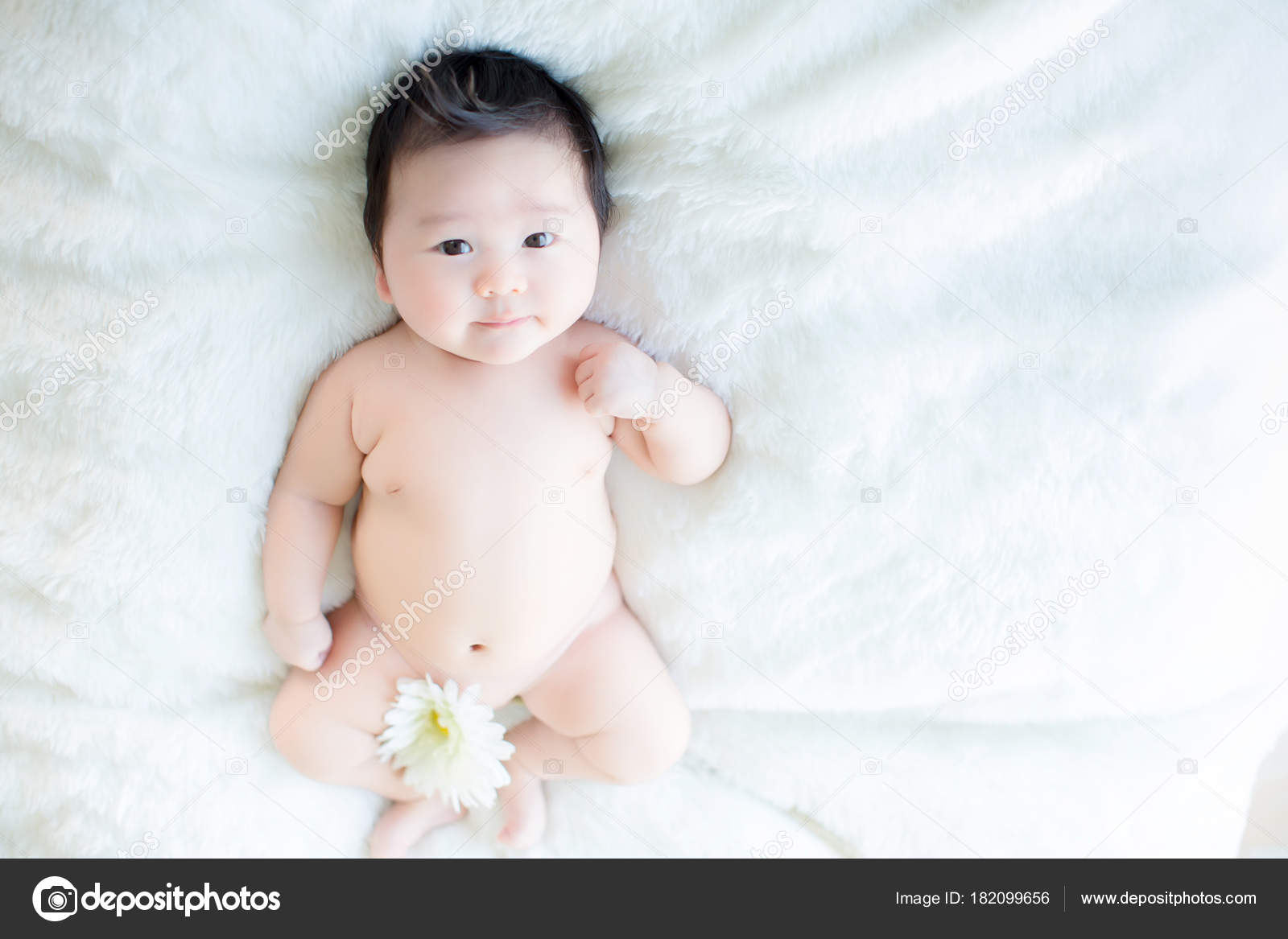 Cute Baby Boy Is Shooting In The Studio - Cute Baby Boy , HD Wallpaper & Backgrounds