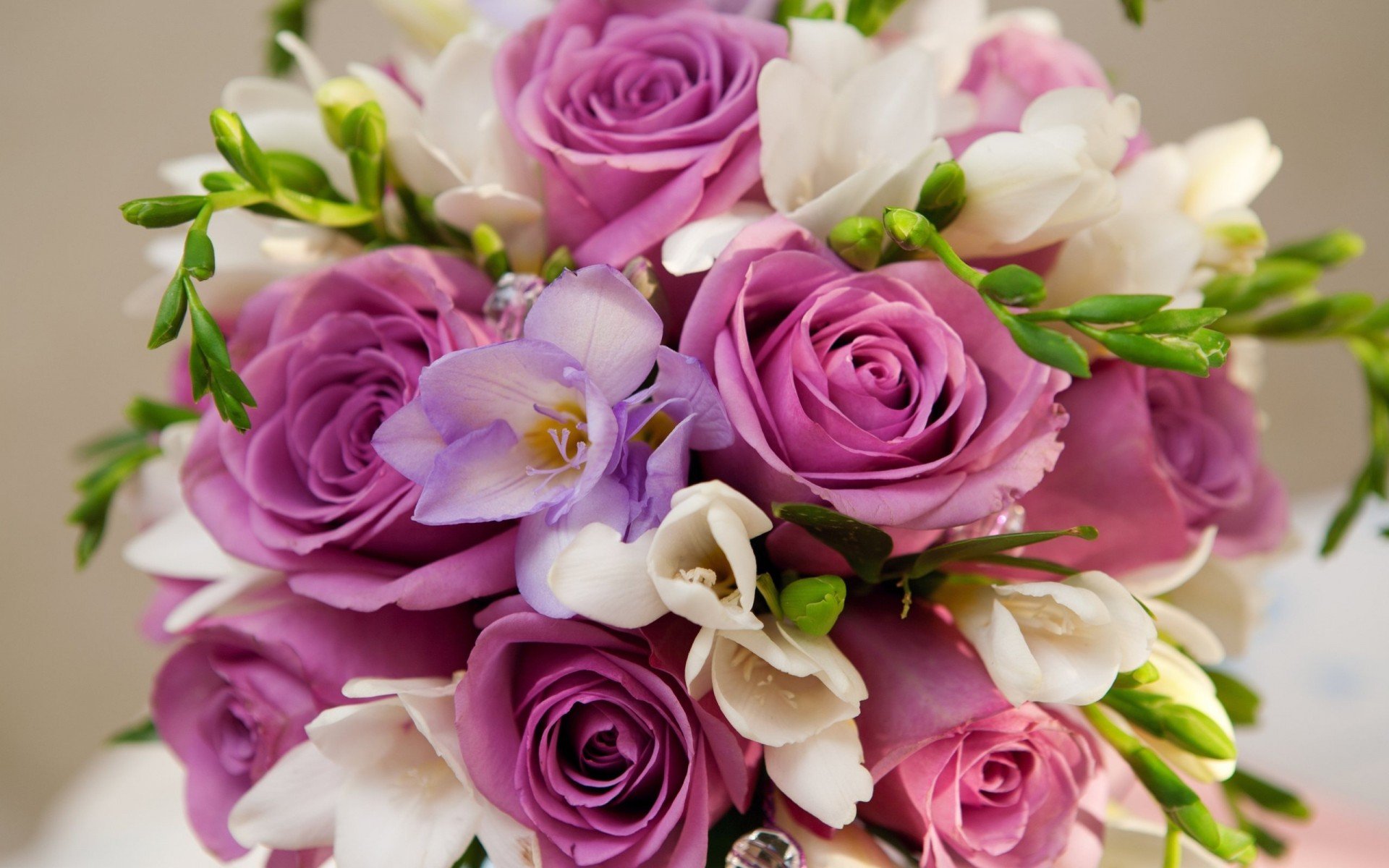 Ipad Bouquet White Flower Iphone 5 Roses Purple - Beautiful Flower Bouquets , HD Wallpaper & Backgrounds