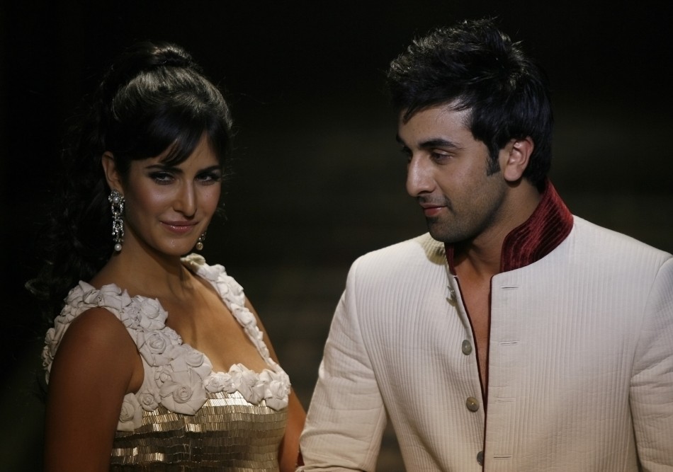 Katrina Meets Ranbir Kapoor's Family - Katrina Kaif And Ranbir Kapoor Wedding , HD Wallpaper & Backgrounds