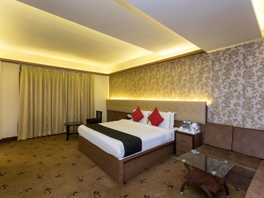 Gallery Image Of This Property - Hotel Capital O Indore , HD Wallpaper & Backgrounds