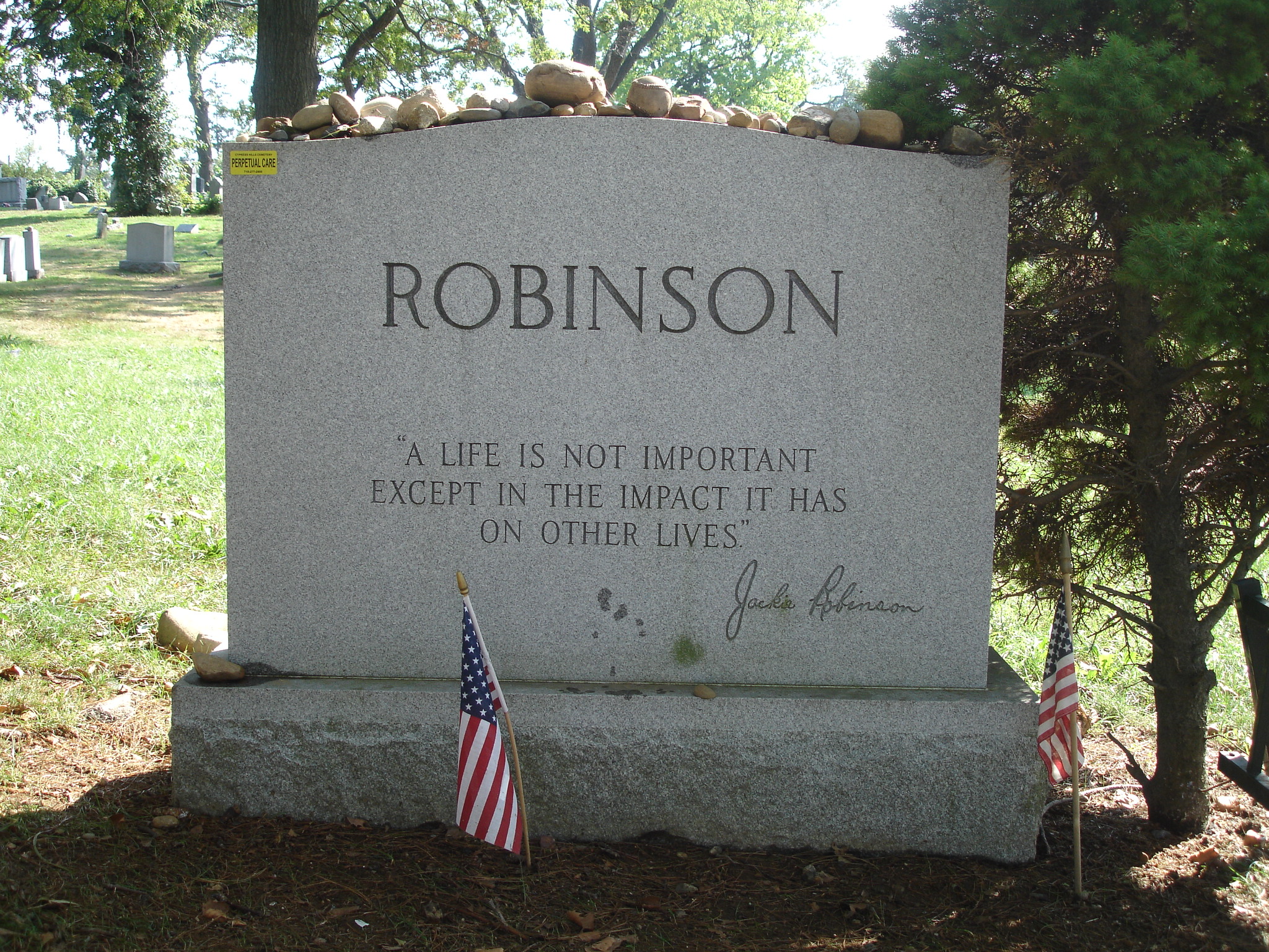 On - Jackie Robinson's Grave Stone , HD Wallpaper & Backgrounds