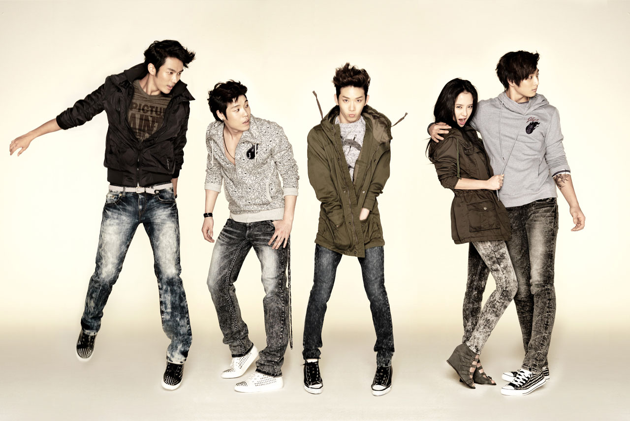 Song Ji Hyo And Boys , HD Wallpaper & Backgrounds