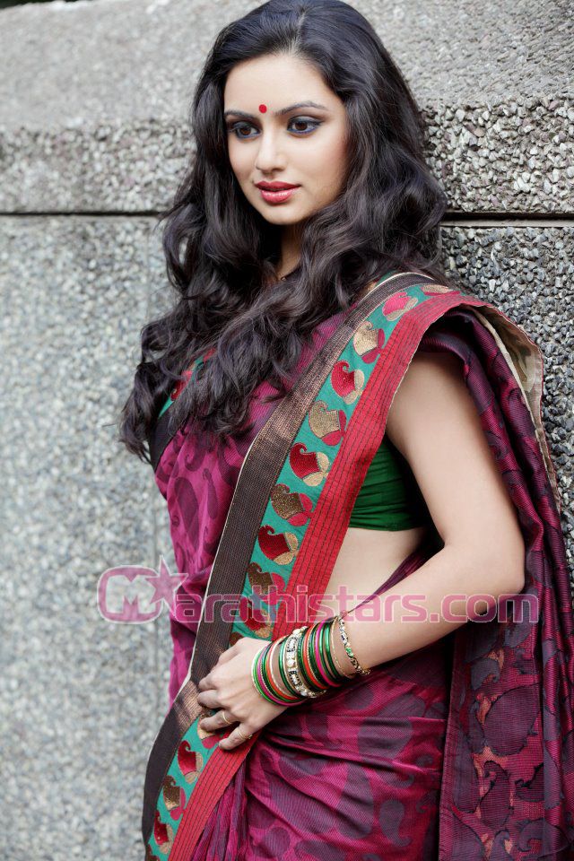 Shruti Marathe Is Marathi Actress From Pune Appearing - Shruti Marathe Hot Saree , HD Wallpaper & Backgrounds