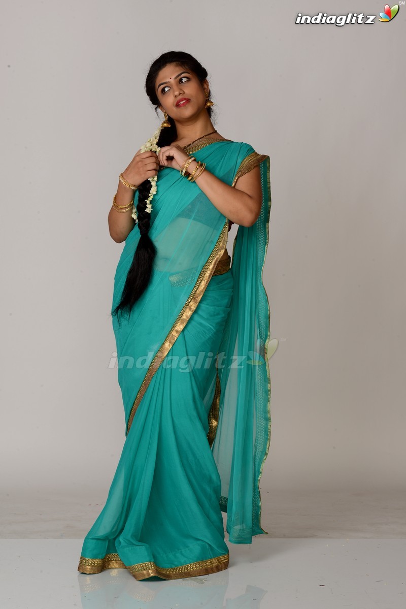 1 / 145 Supriya - Actress Supriya , HD Wallpaper & Backgrounds