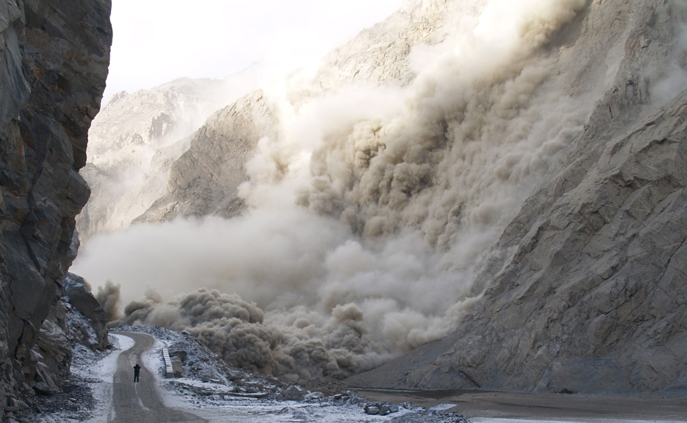 Landslide Lake In Pakistan - Landslide In Pakistan , HD Wallpaper & Backgrounds