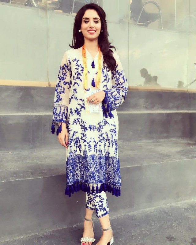 Beautiful Zainab Abbas Wallpaper - Zainab Abbas Dress , HD Wallpaper & Backgrounds