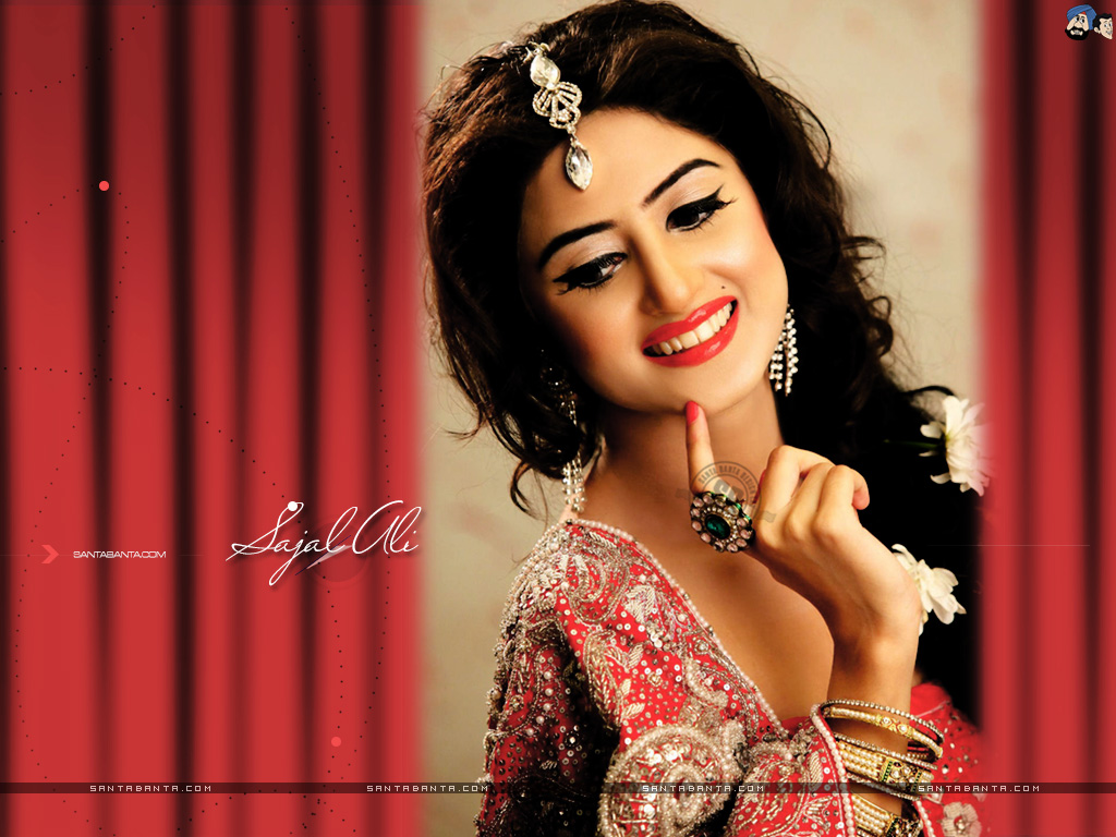 Sajal Aly - Sajal Ali , HD Wallpaper & Backgrounds