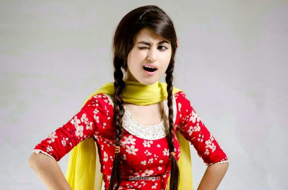 Sajal Ali Pakistan Actress Full Hd Wallpaers - Hot Pakistani Slim Girls , HD Wallpaper & Backgrounds