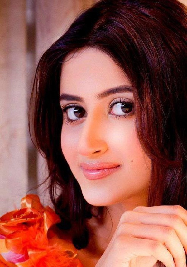 Sajal Ali Photos - Pak Actress Sajal Ali , HD Wallpaper & Backgrounds