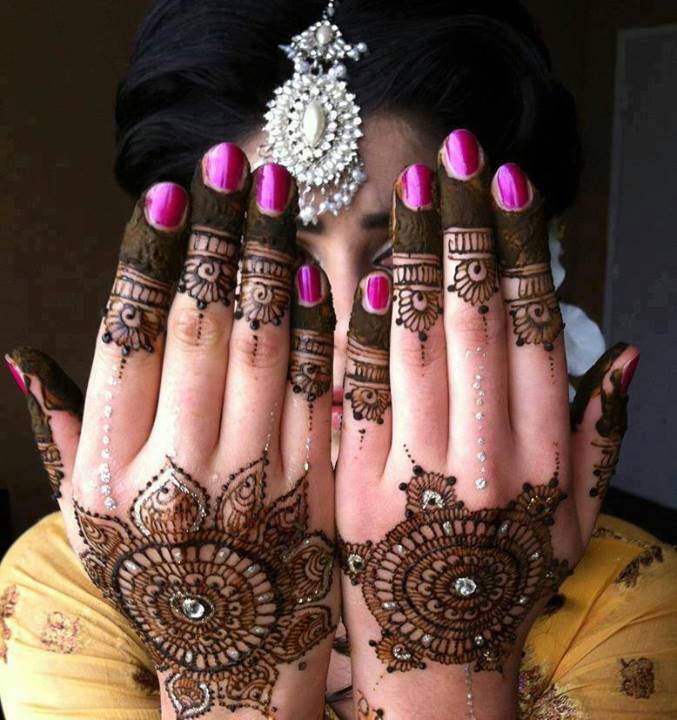 Download Gorgeous Mehndi Wallpaper Hd Free - Henna Design With Stones , HD Wallpaper & Backgrounds