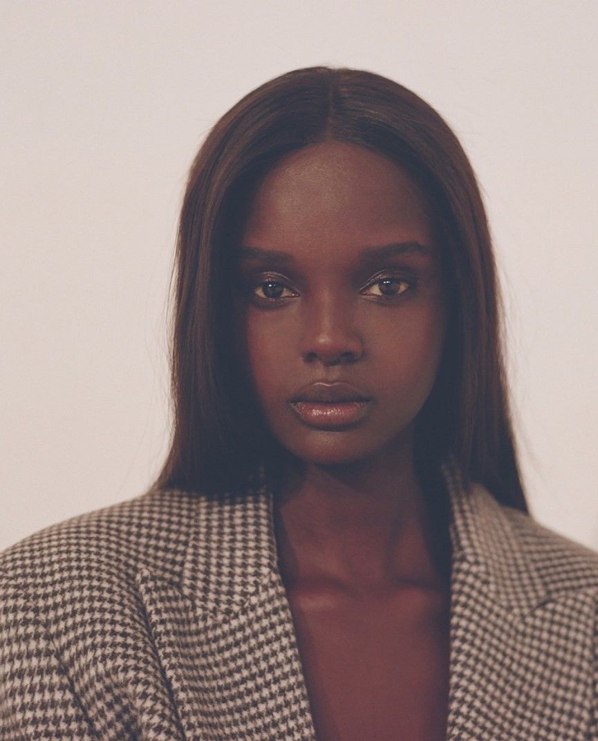 Duckie Thot Photographed By Gadir Rajab For Oyster - Duckie Thot Oyster Magazine , HD Wallpaper & Backgrounds