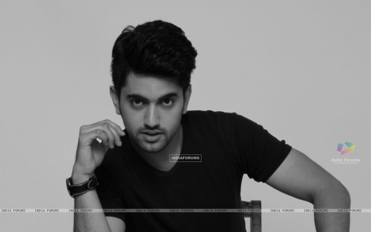 Wallpaper Zain Imam 355620 Size 1280×800 - Zain Imam Full Body , HD Wallpaper & Backgrounds