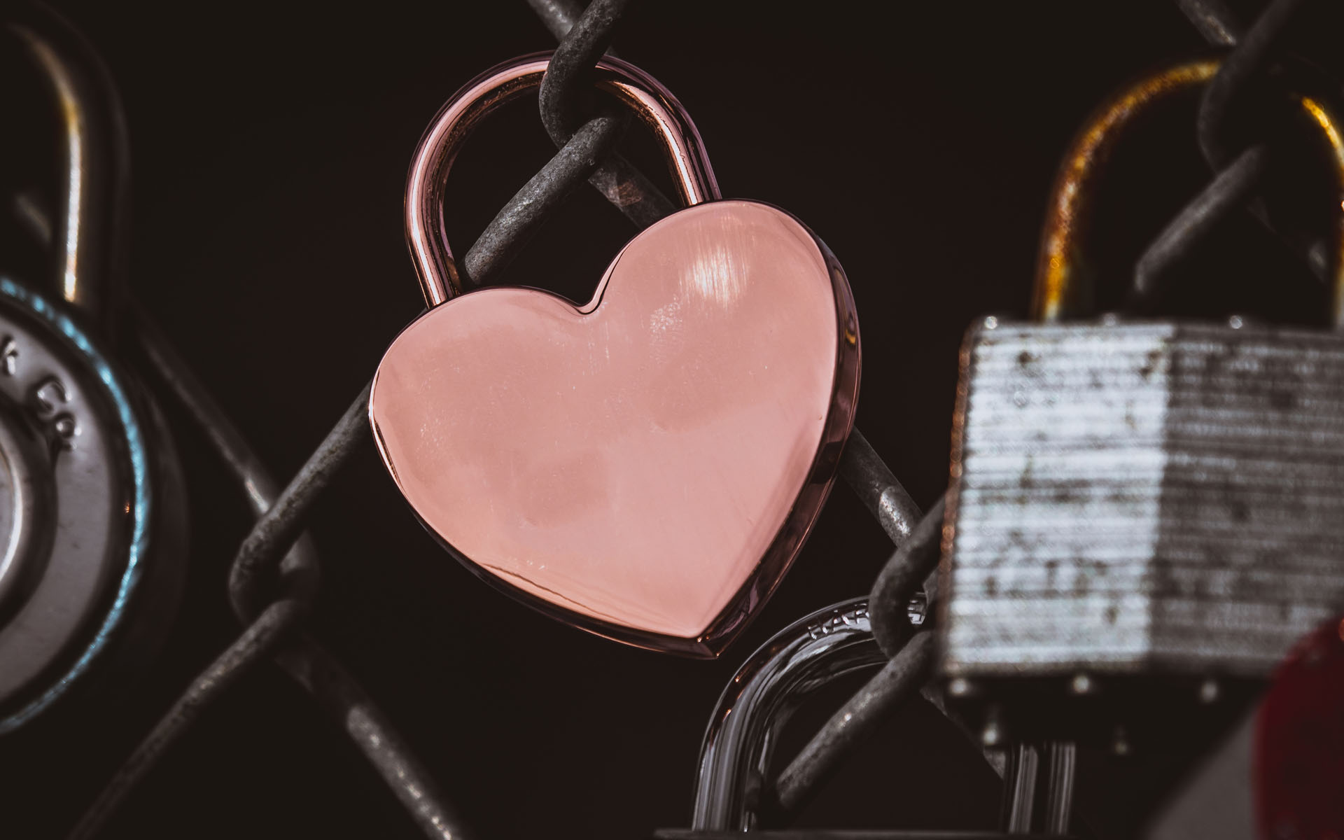 Lock Heart Hd Wallpaper - 心臓 が ちょっと 早く 動く だけ , HD Wallpaper & Backgrounds