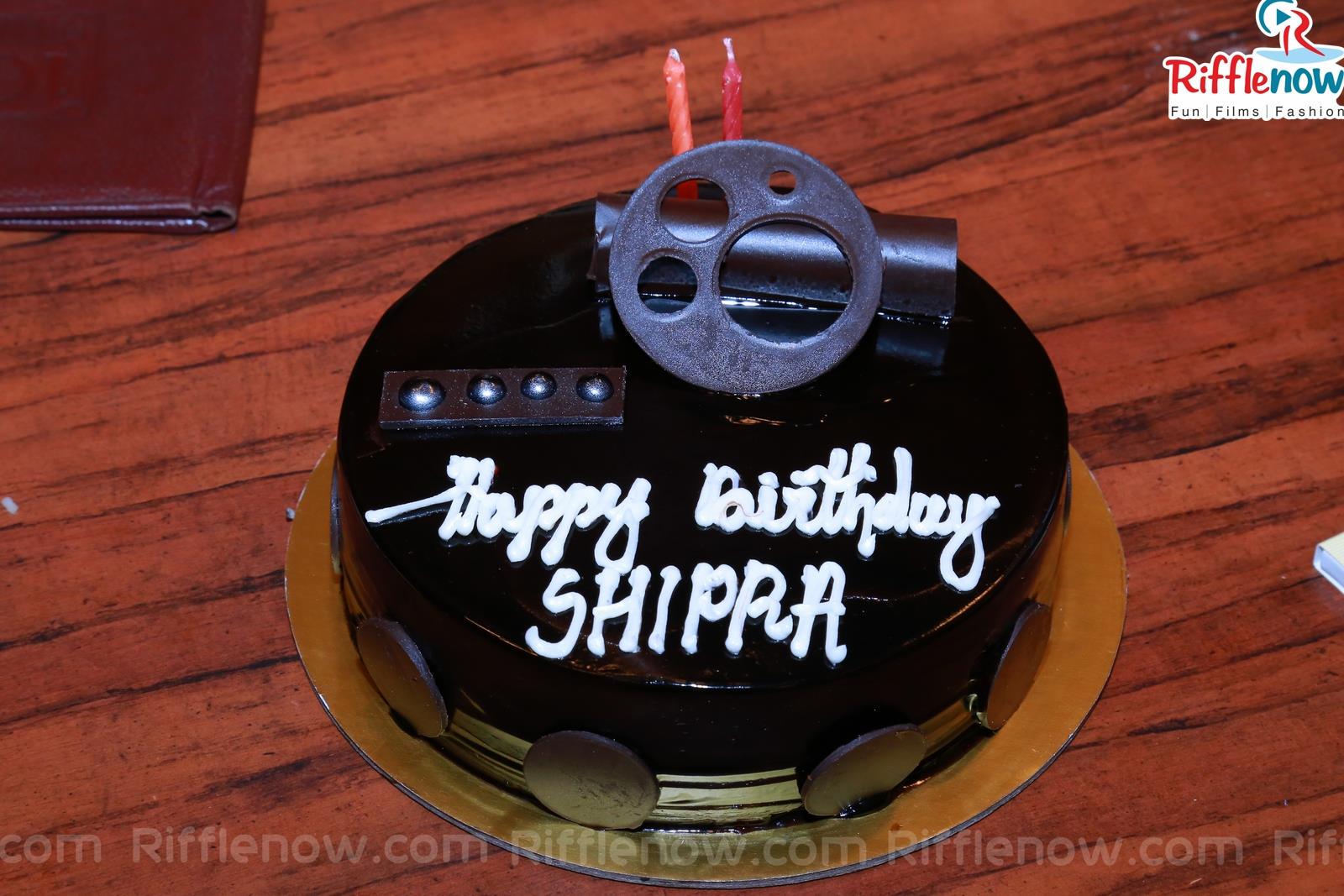 Happy Birthday Priyanka Flower Purple Source - Happy Birthday Shipra Cake , HD Wallpaper & Backgrounds