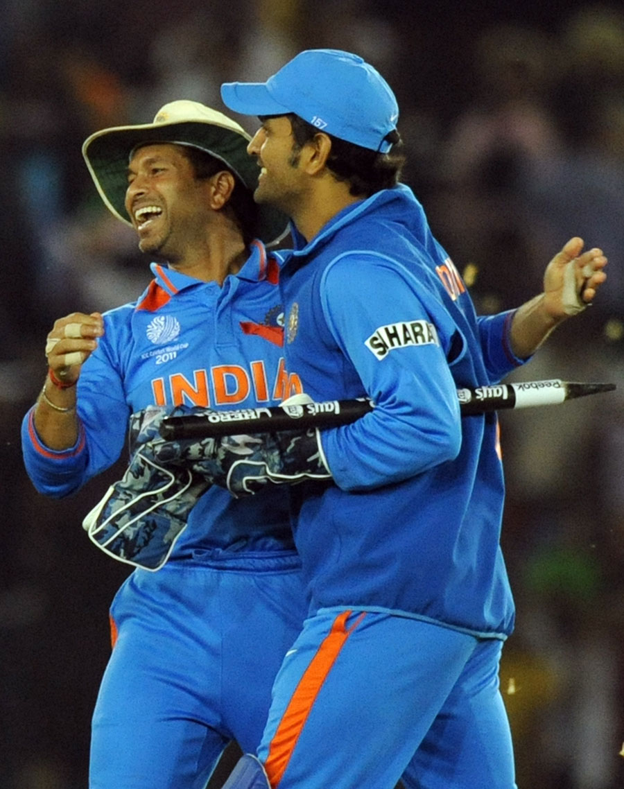 Cricket Live Wallpaper - Sachin Tendulkar And Ms Dhoni , HD Wallpaper & Backgrounds