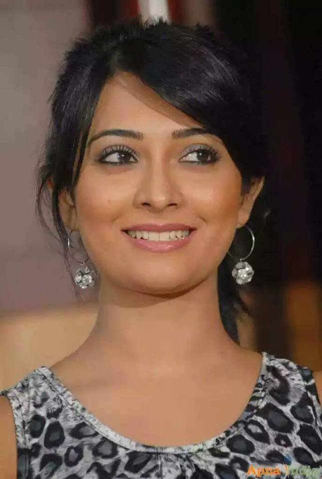 Radhika Pandit - Radhika Pandit Hd New , HD Wallpaper & Backgrounds