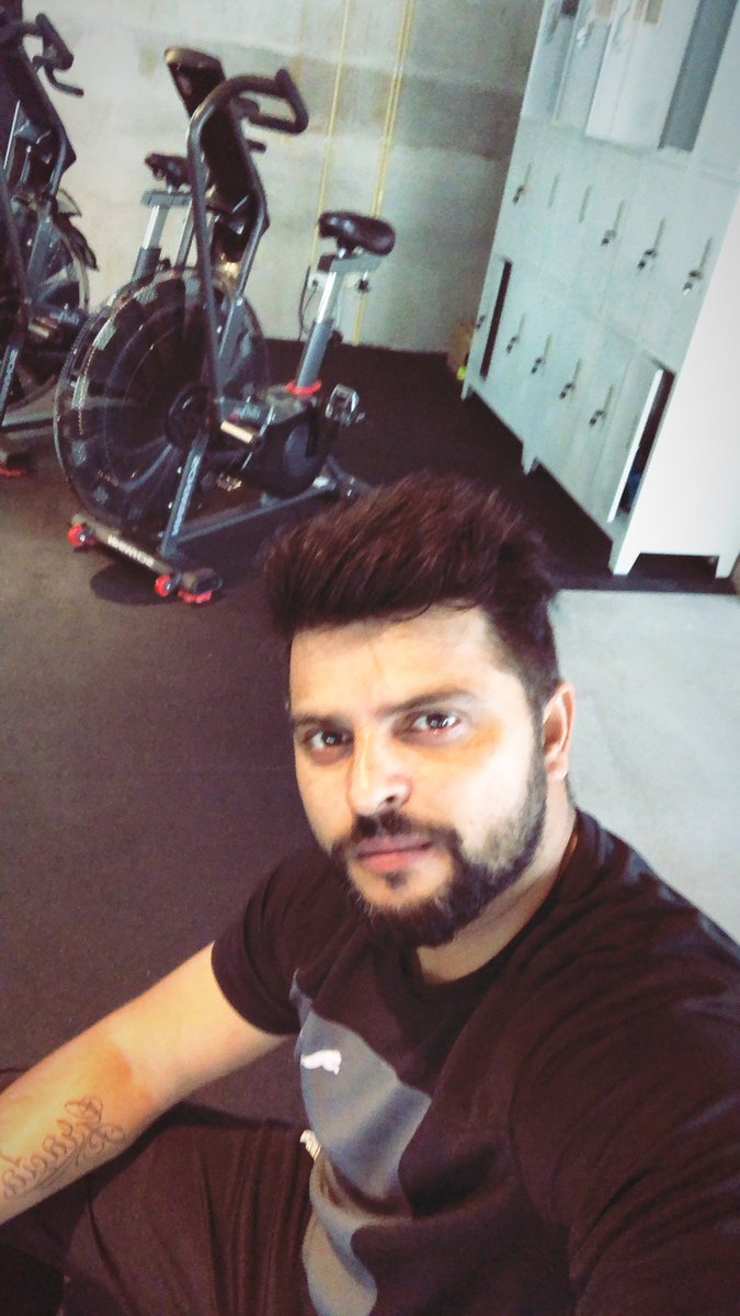 Suresh Raina Gallery - Suresh Raina , HD Wallpaper & Backgrounds