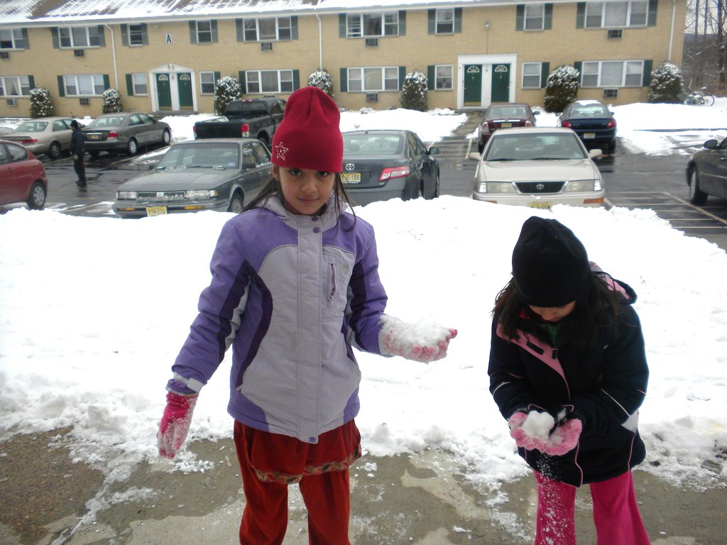 Komal And Hafsa Love To Play In Snow - Snow , HD Wallpaper & Backgrounds
