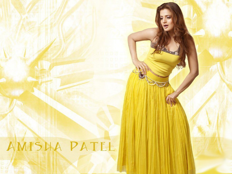 Amisha Patel Wallpaper - Amisha Patel Pictures Downloads , HD Wallpaper & Backgrounds