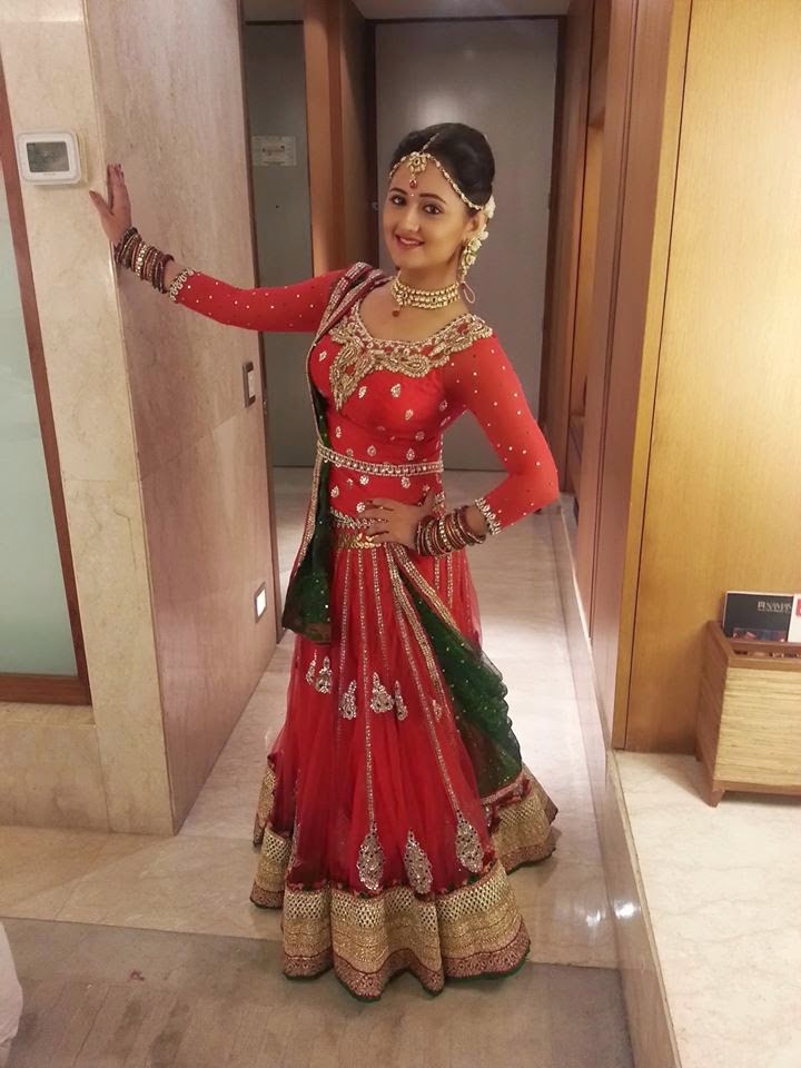 Rashmi Desai Half Saree Photos - Rashmi Desai In Red Saree , HD Wallpaper & Backgrounds