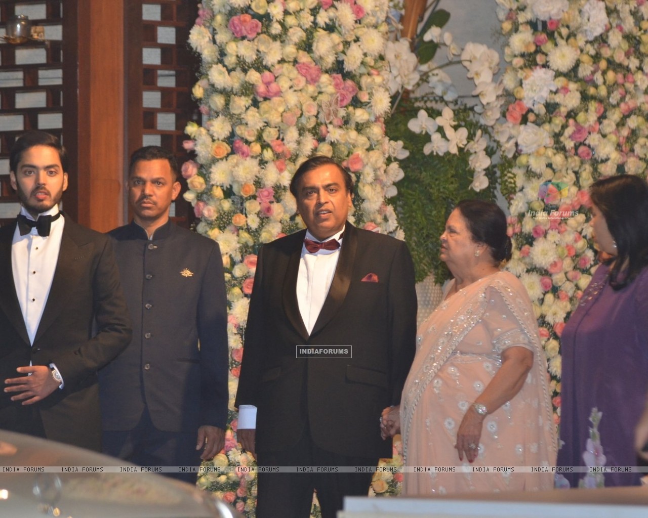 Mukesh Ambani Hosts Isheta Salgaocar's Pre-wedding - Decoration , HD Wallpaper & Backgrounds