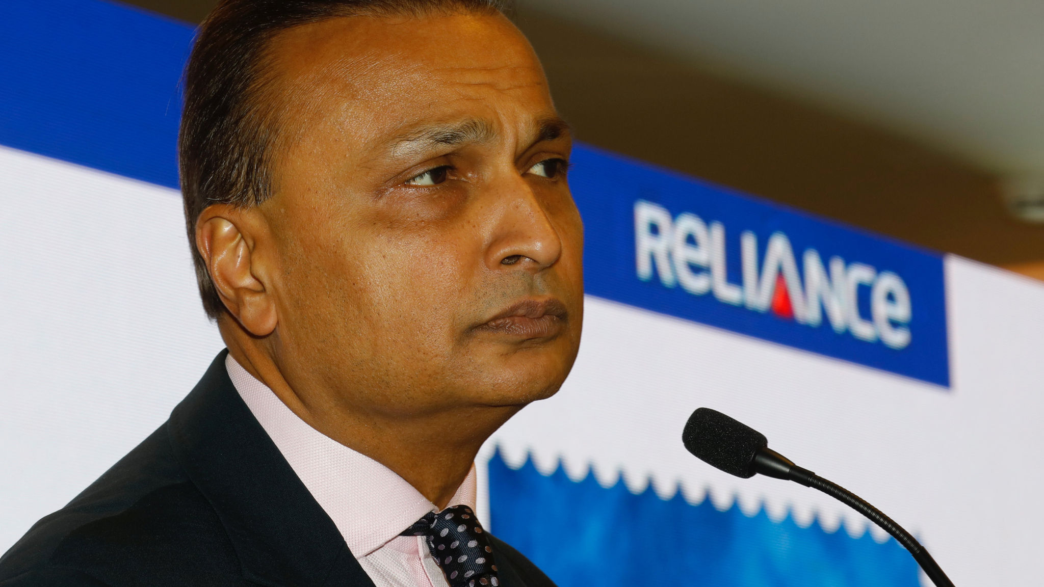 Mukesh Ambani Helps Brother Anil Make $77m Payment - Anil Ambani , HD Wallpaper & Backgrounds