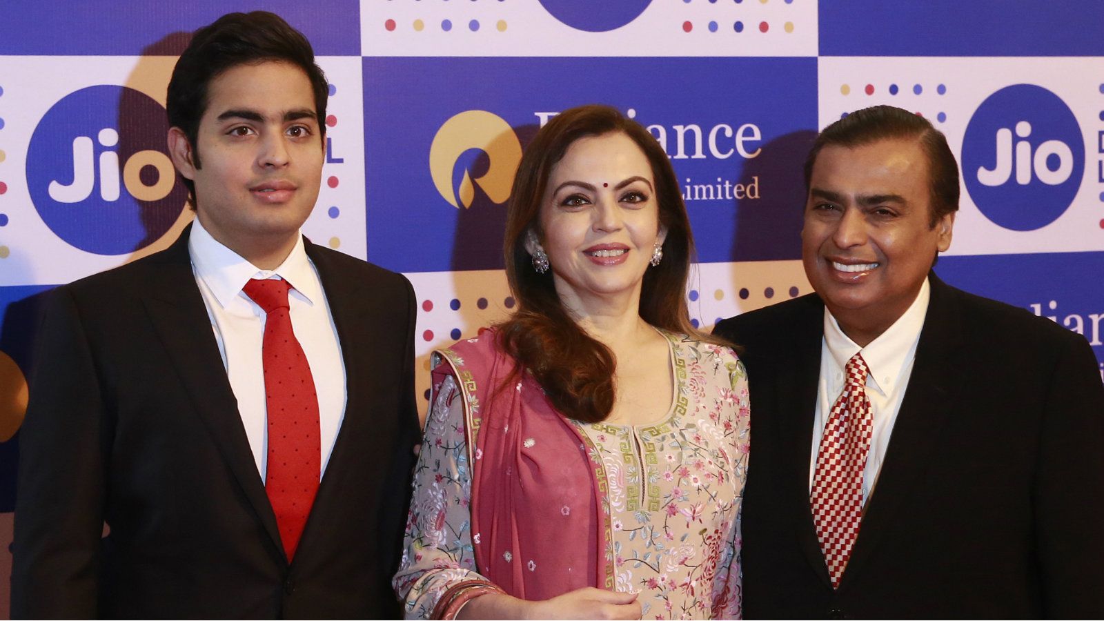 Awesome How India's Rich, Middle Class, And Poor Perceive - India's Richest Man Mukesh Ambani , HD Wallpaper & Backgrounds