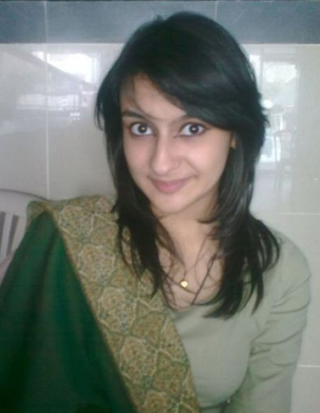 Pakistan Girls Wallpaper - Asian Pakistani Girl , HD Wallpaper & Backgrounds