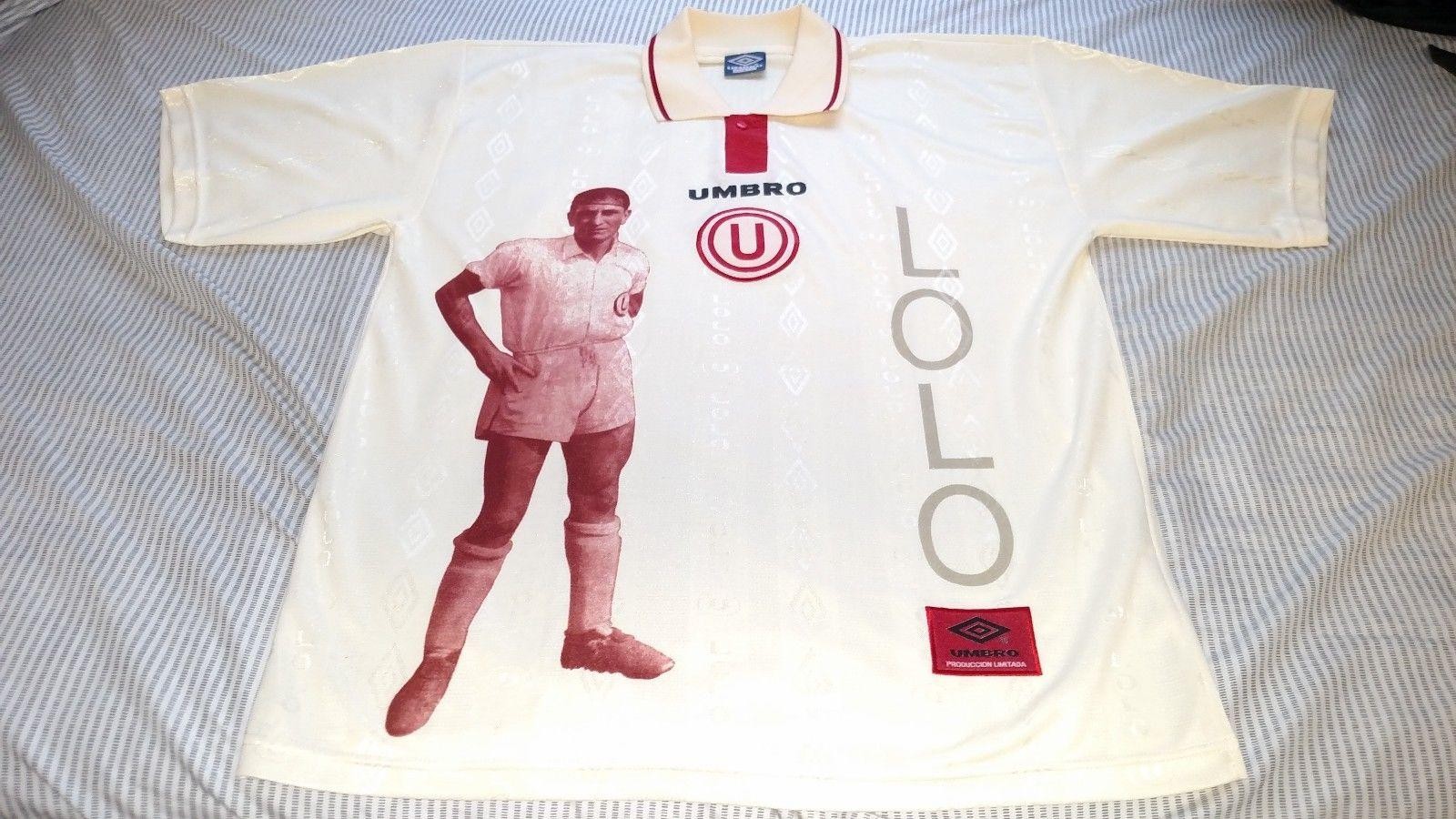 camiseta umbro universitario