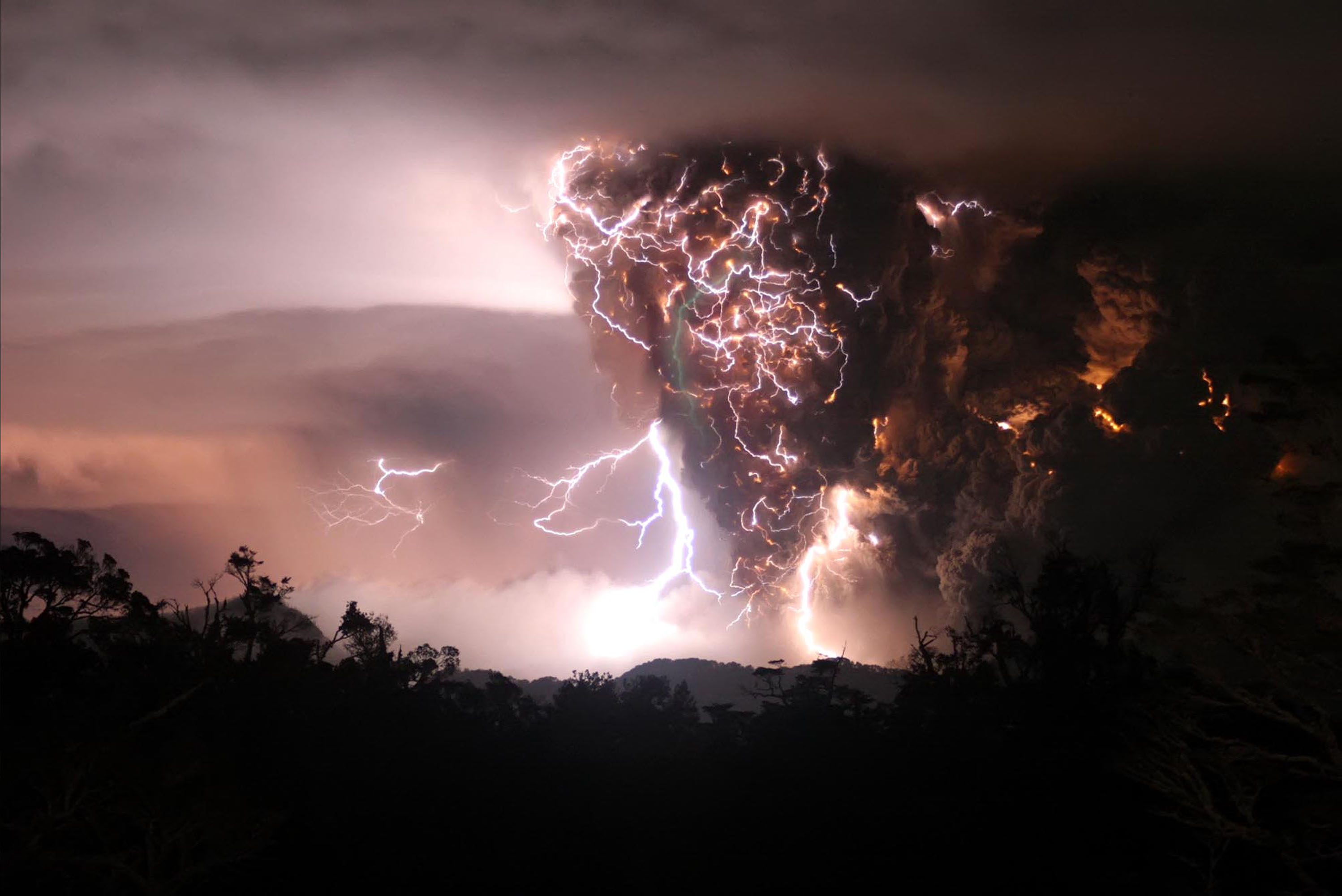 Fondos De Rayos - Volcano Lightning , HD Wallpaper & Backgrounds
