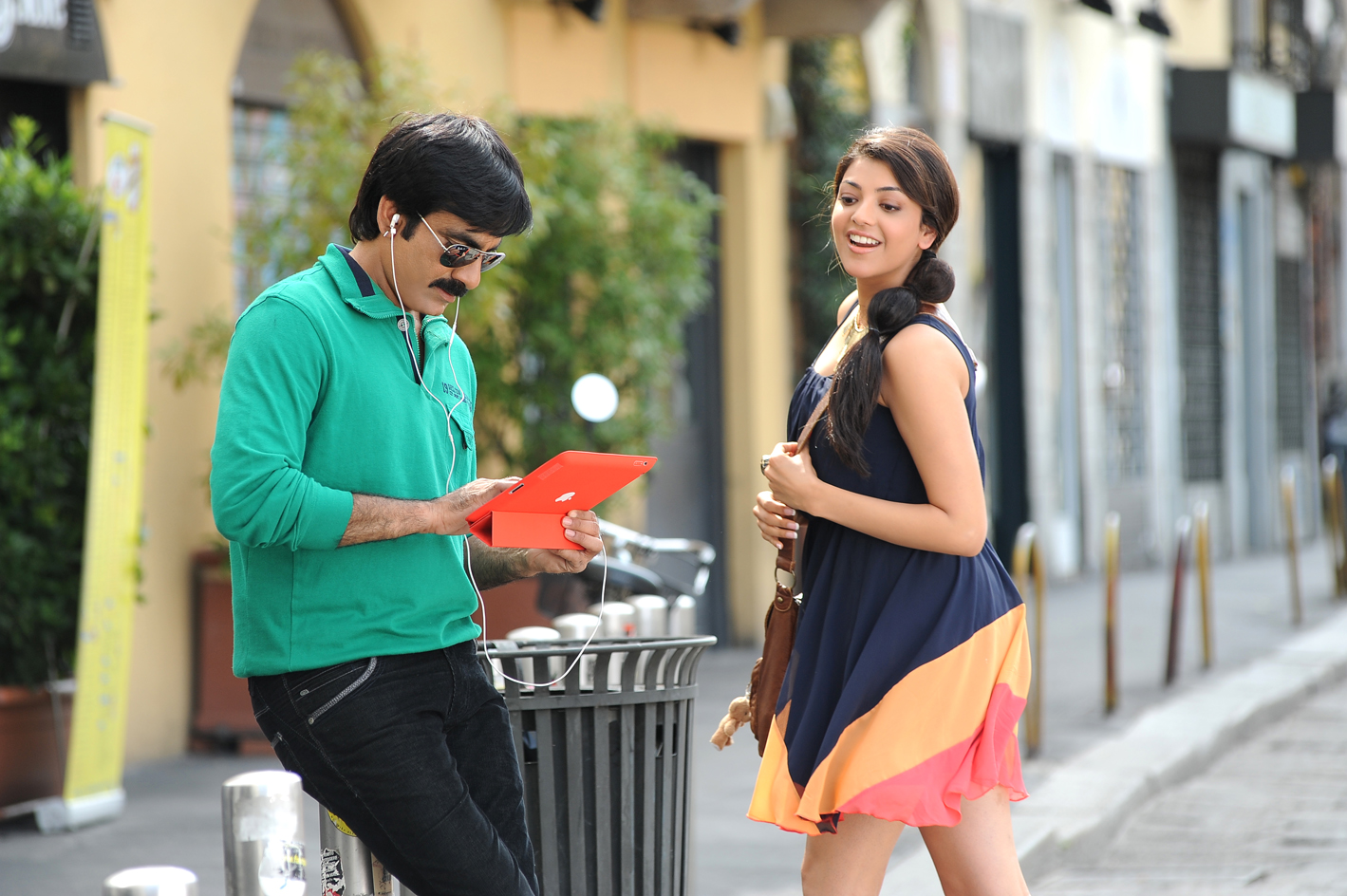 Sarocharu Movie Hd Wallpapers - Ravi Teja In Sarocharu , HD Wallpaper & Backgrounds